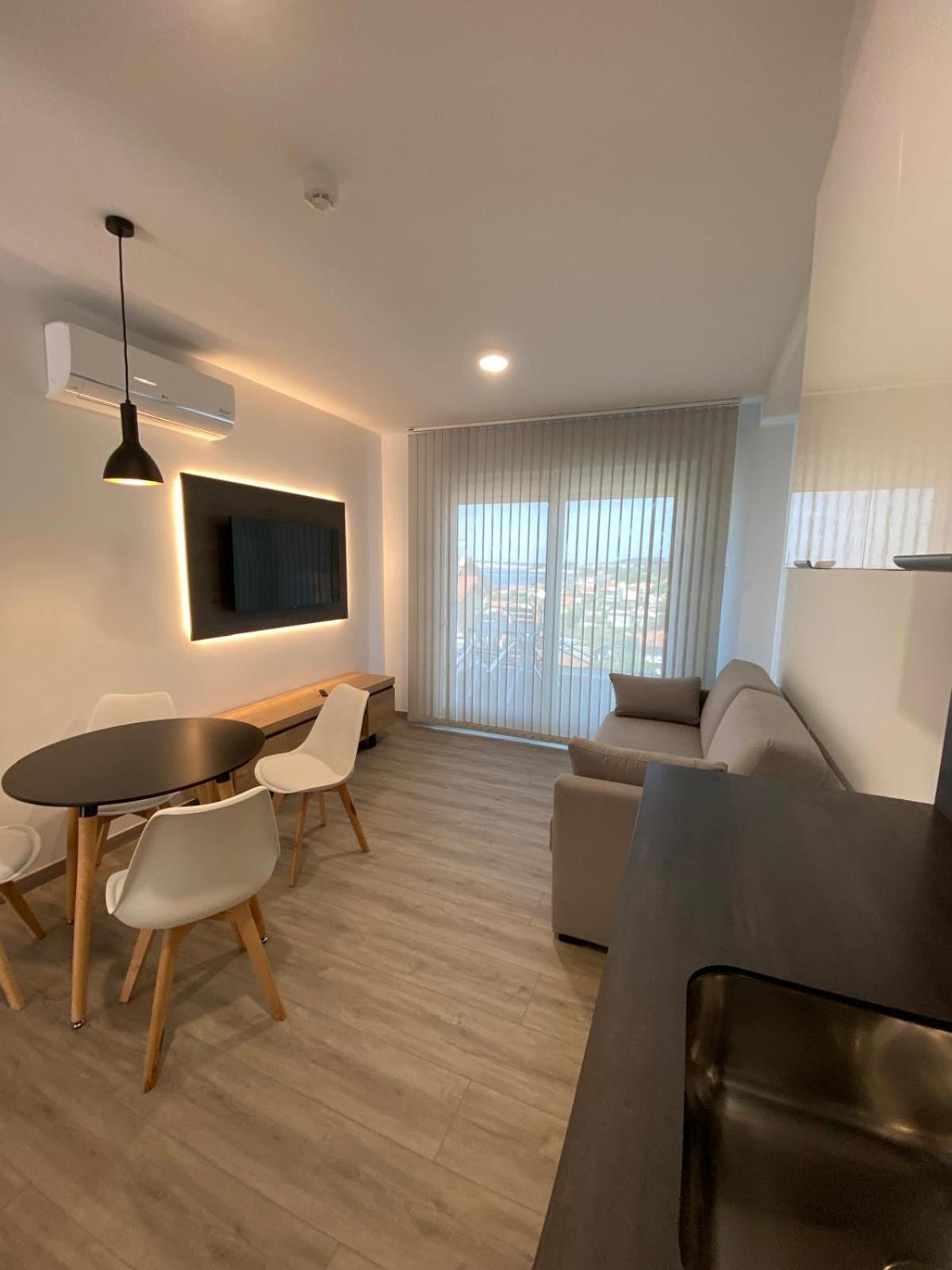 Riveiro Apartment *